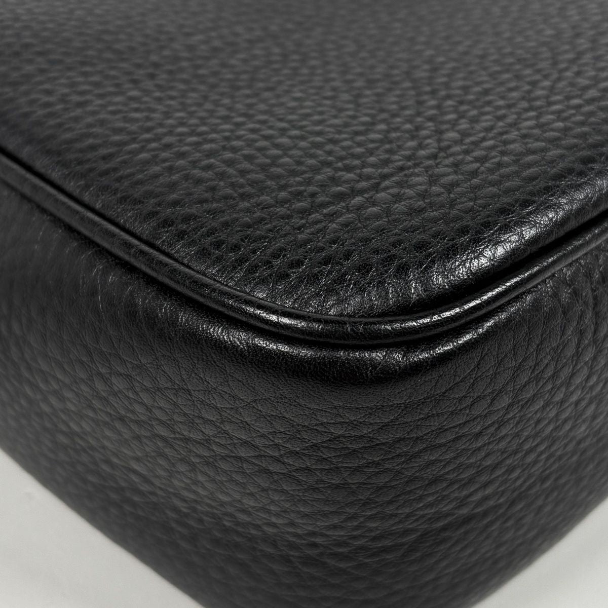 Gucci Soho Shoulder Bag Tassel Fringe Interlocking Leather Black — view 3