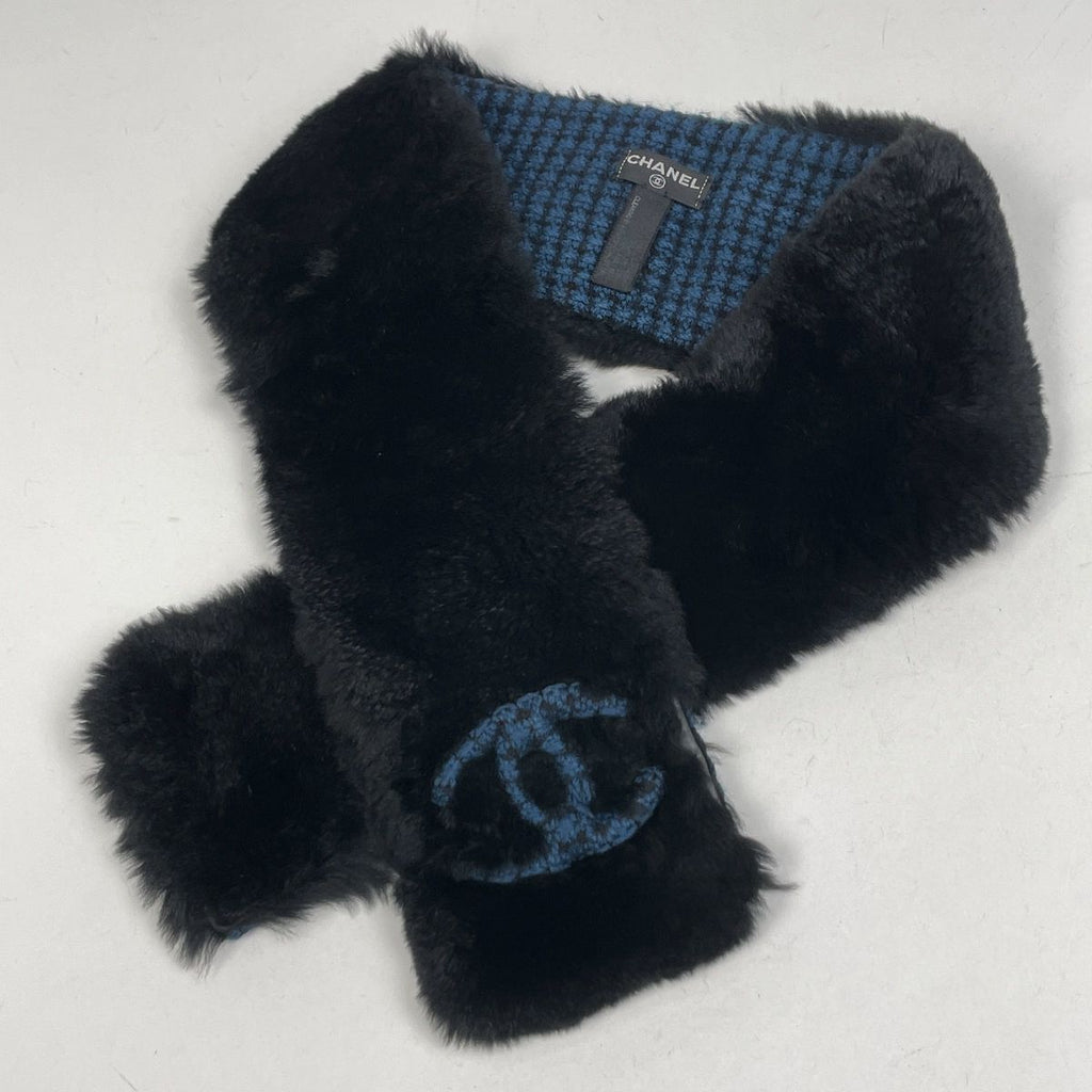 Chanel CC Logo Fur Scarf Shawl Fur Black Blue — view 6