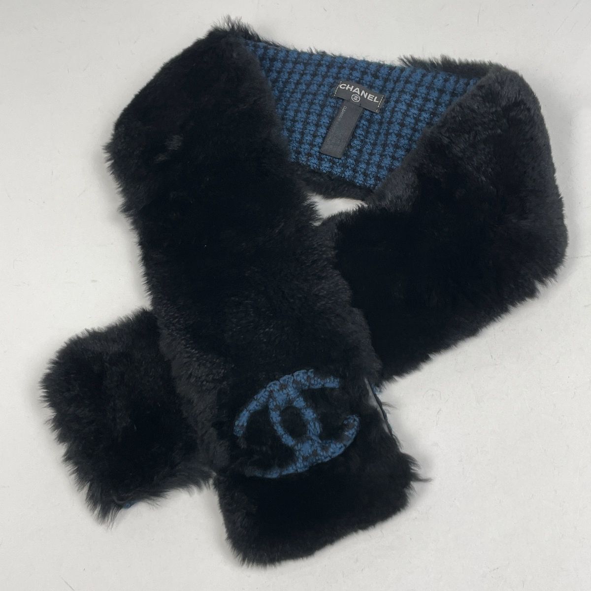 Chanel CC Logo Fur Scarf Shawl Fur Black Blue — view 6
