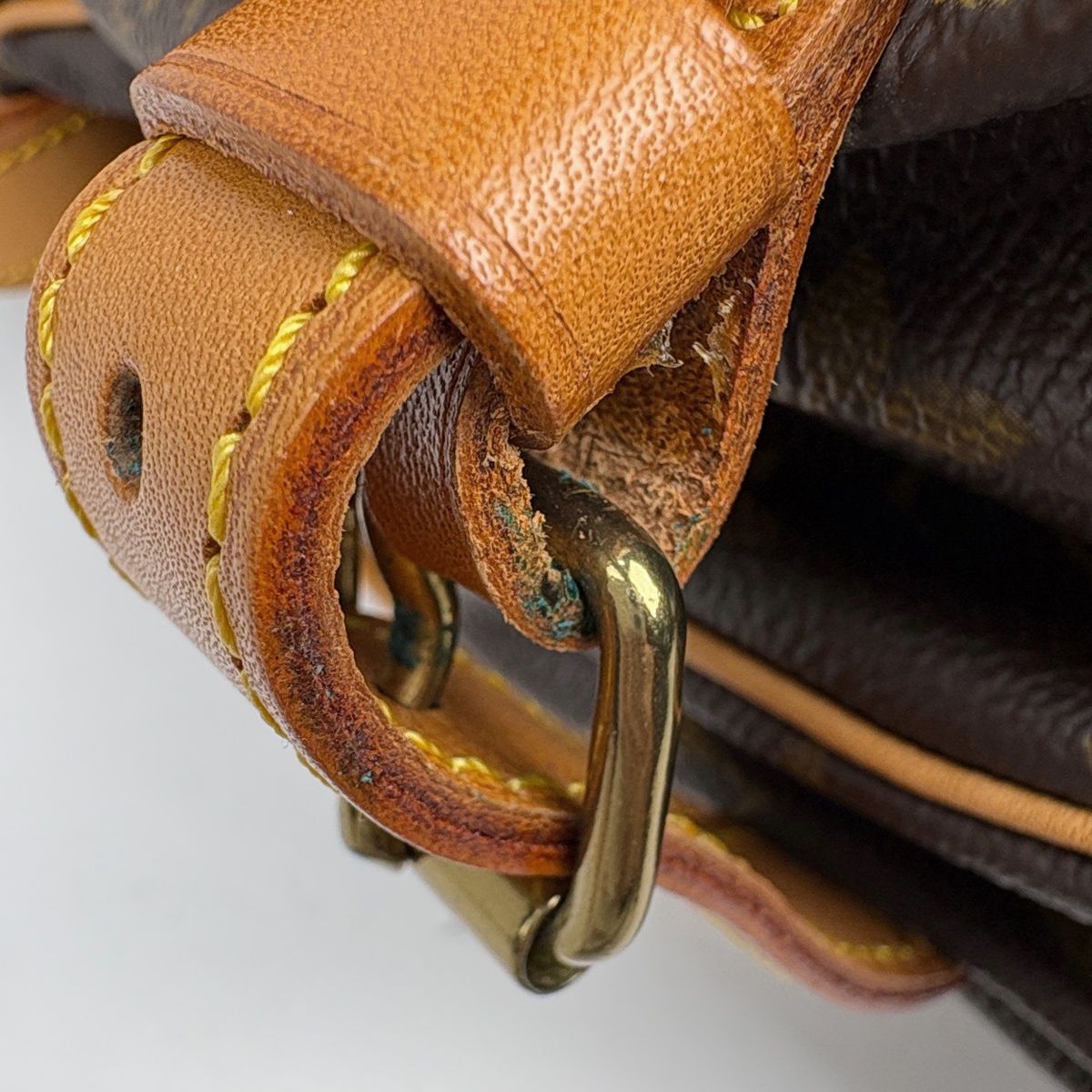 Louis Vuitton Saumur 30 Crossbody Shoulder Bag Monogram Brown — view 4