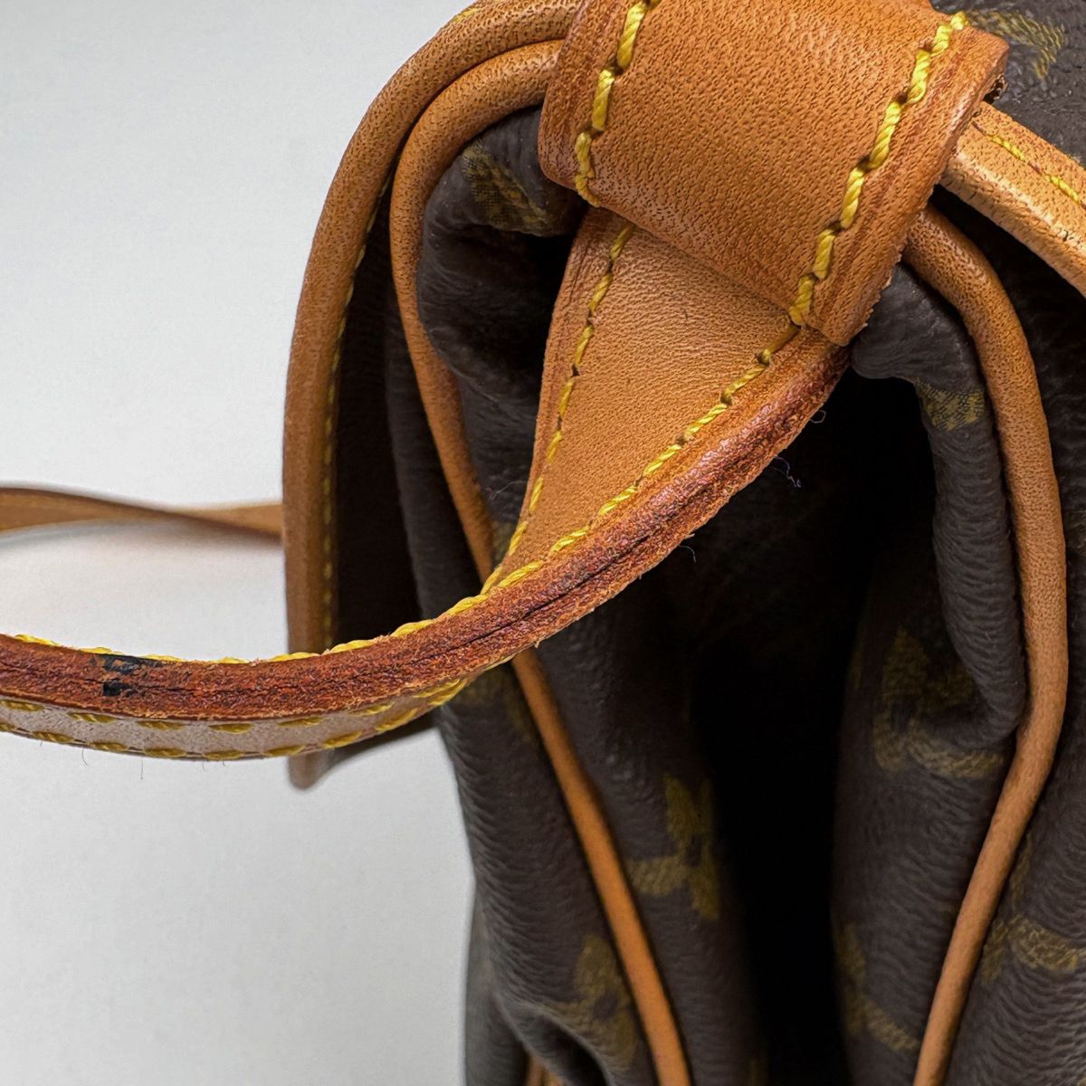 Louis Vuitton Saumur 30 Crossbody Shoulder Bag Monogram Brown — view 6