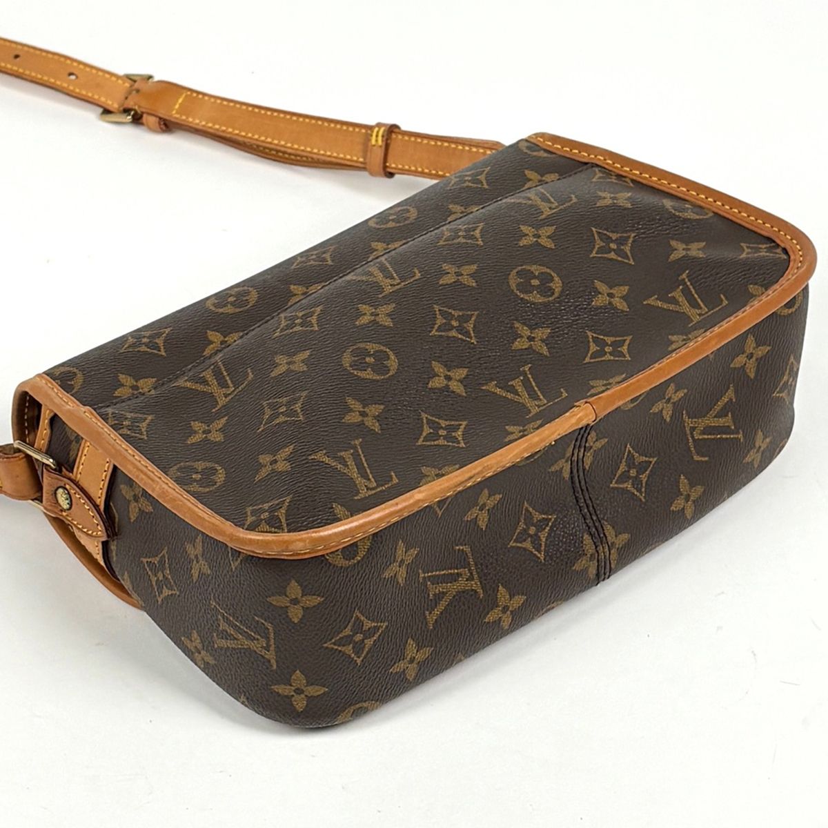 Louis Vuitton Sologne Crossbody Shoulder Bag Monogram Brown — view 2