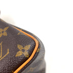 Louis Vuitton Batignolles Monogram Leather Brown Light Handbag Gold — view 6