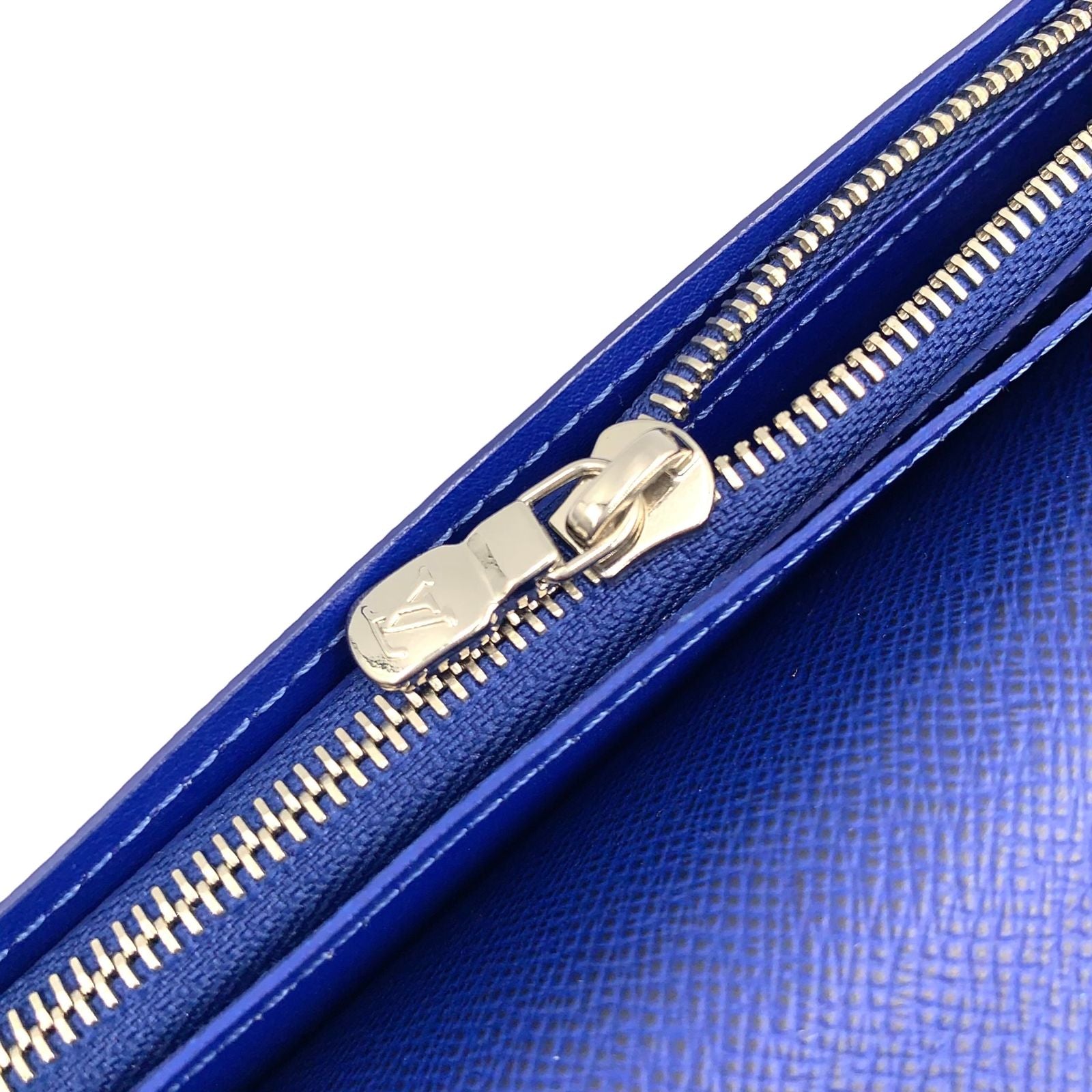 Louis Vuitton Portefeuille Brazza Taiga Cobalt Leather Blue Bifold Wallet Silver — view 9