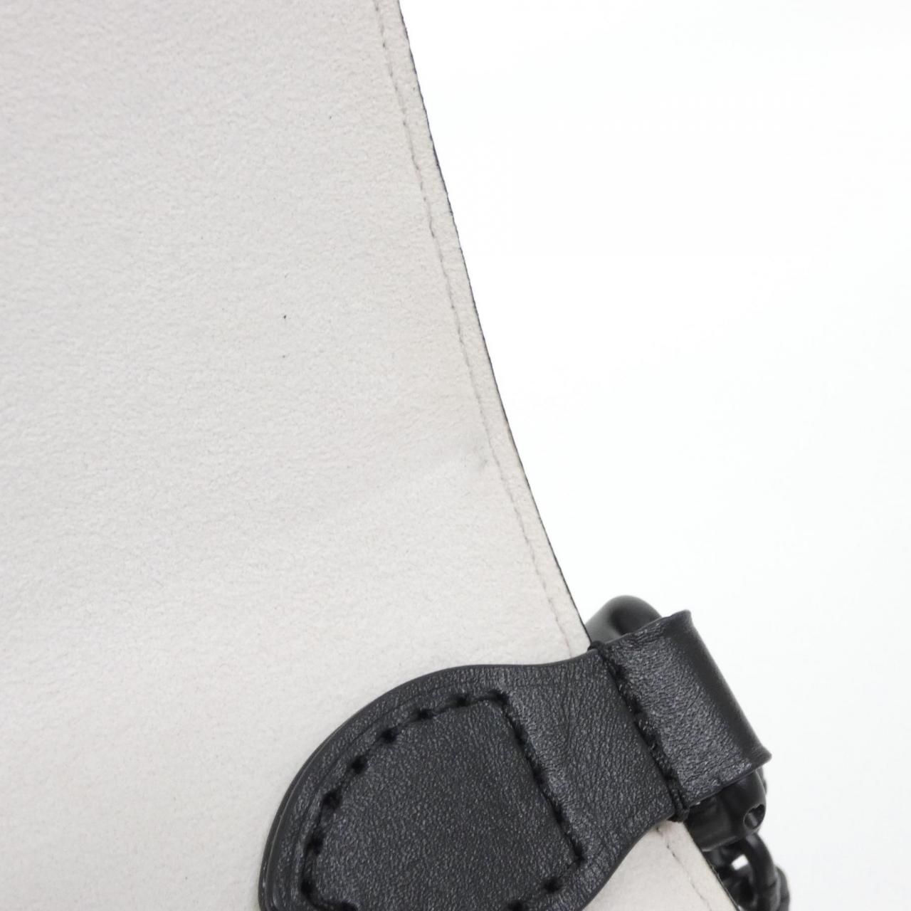 Louis Vuitton Twist Shoulder — view 6