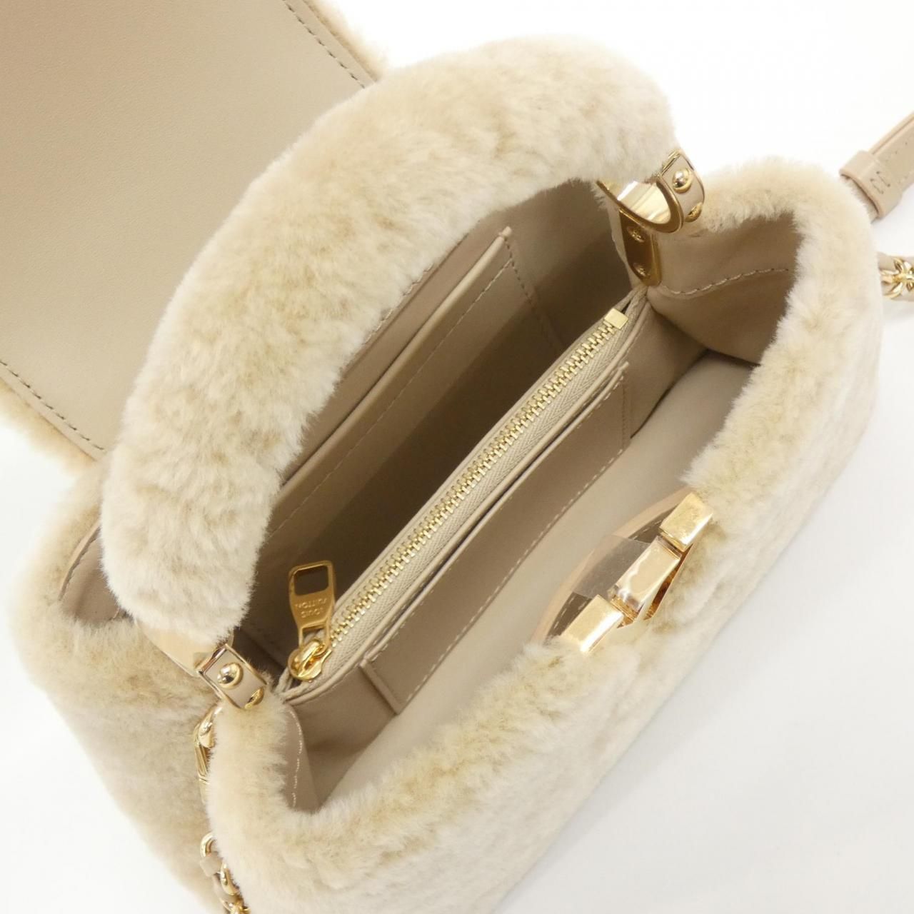 Louis Vuitton Cozy Glam Capucines East West Mini — view 6