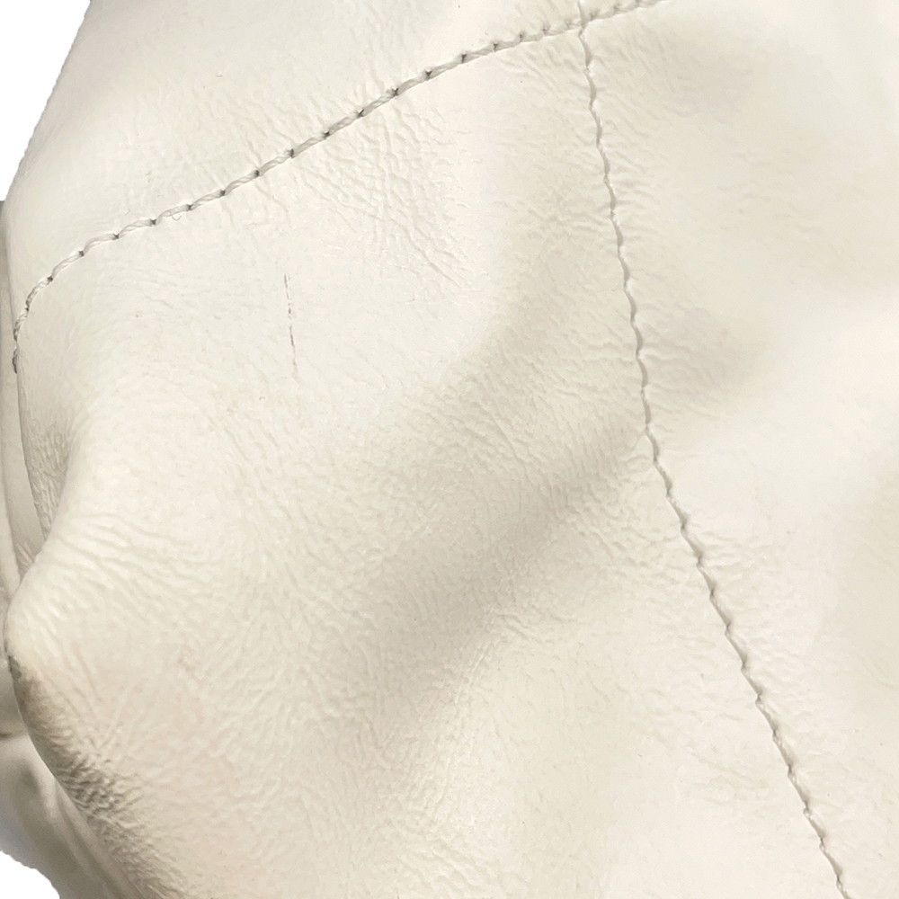 Chanel Chain Shoulder Bag 22 Small Shiny Calfskin White — view 8
