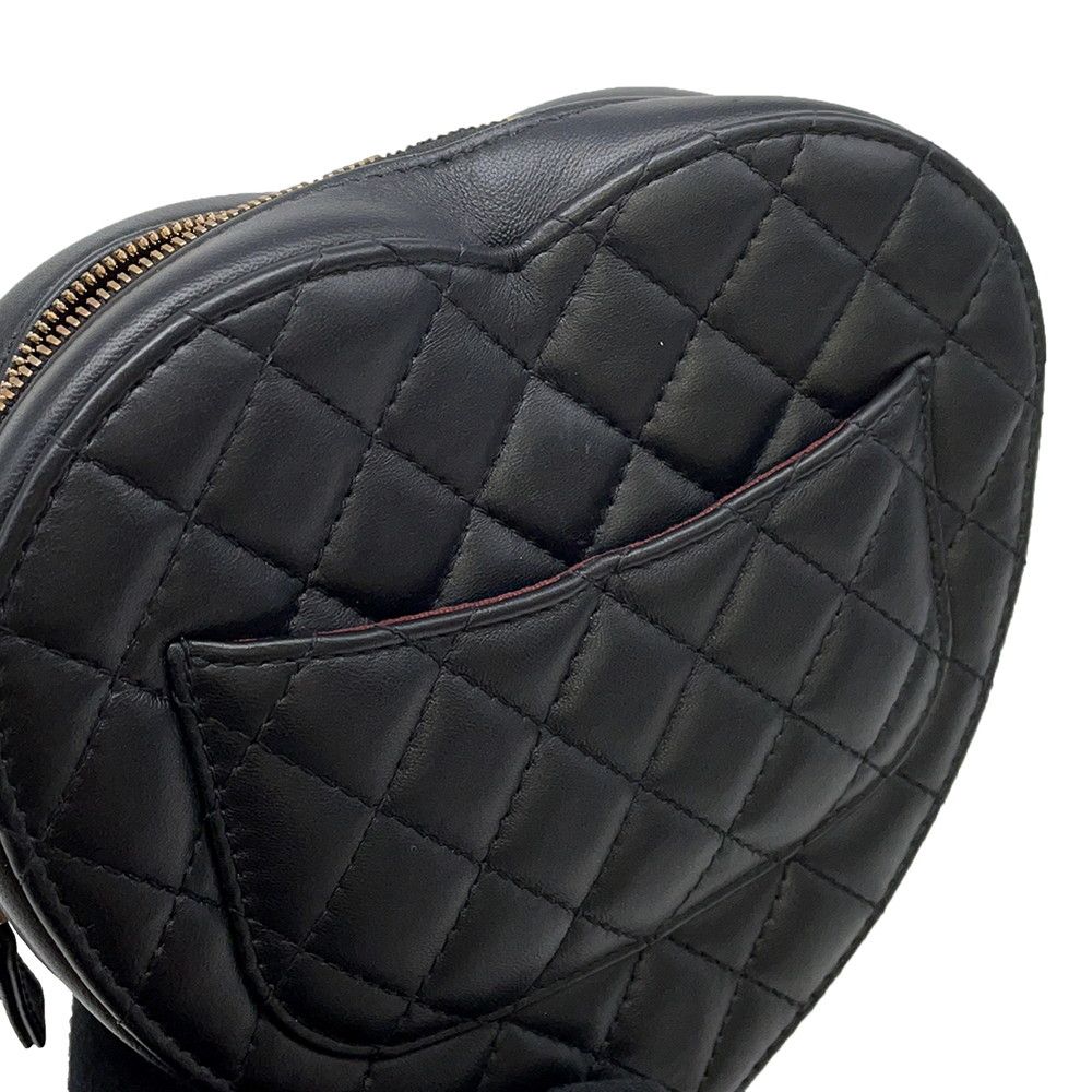 Chanel Chain Shoulder Bag Quilted Heart — view 6