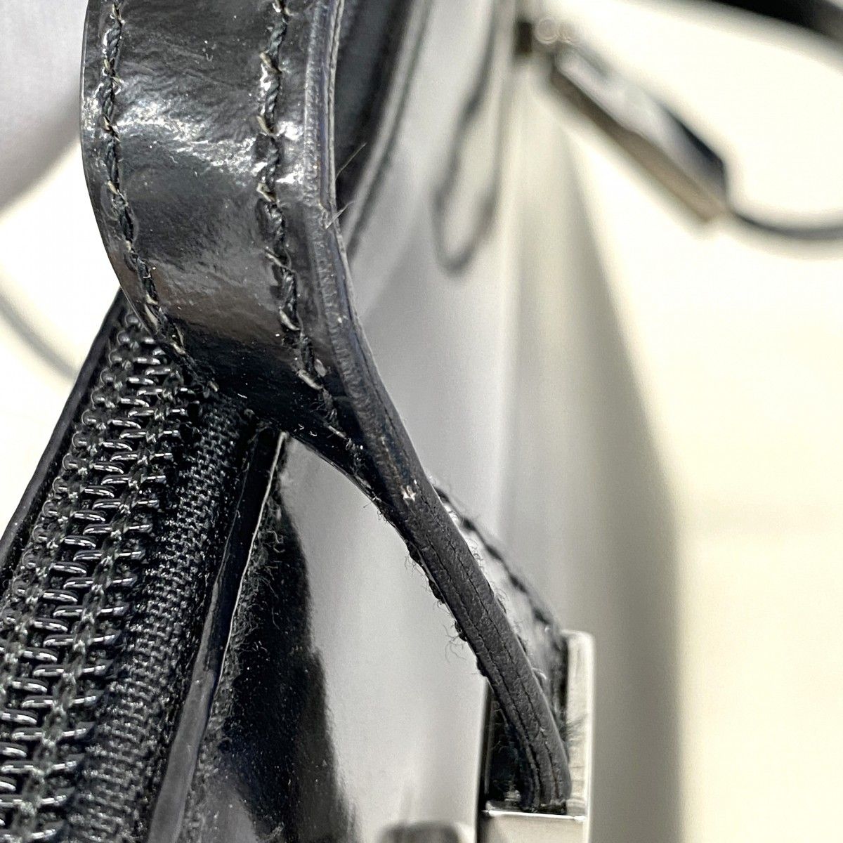 Gucci Shoulder Bag 001 Enamel Black Silver — view 9