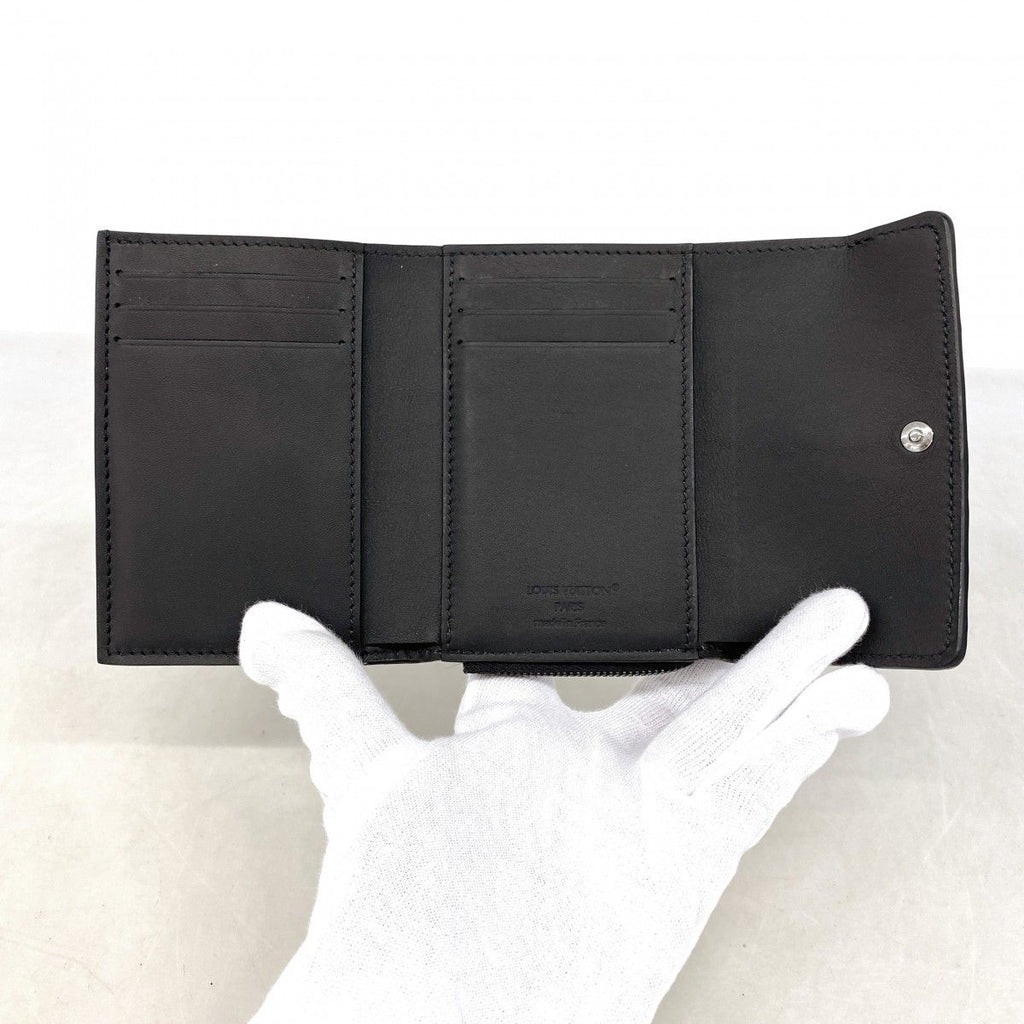 Louis Vuitton Trifold Wallet Monogram Taurillon Portefeuille Pilot Noir — view 3