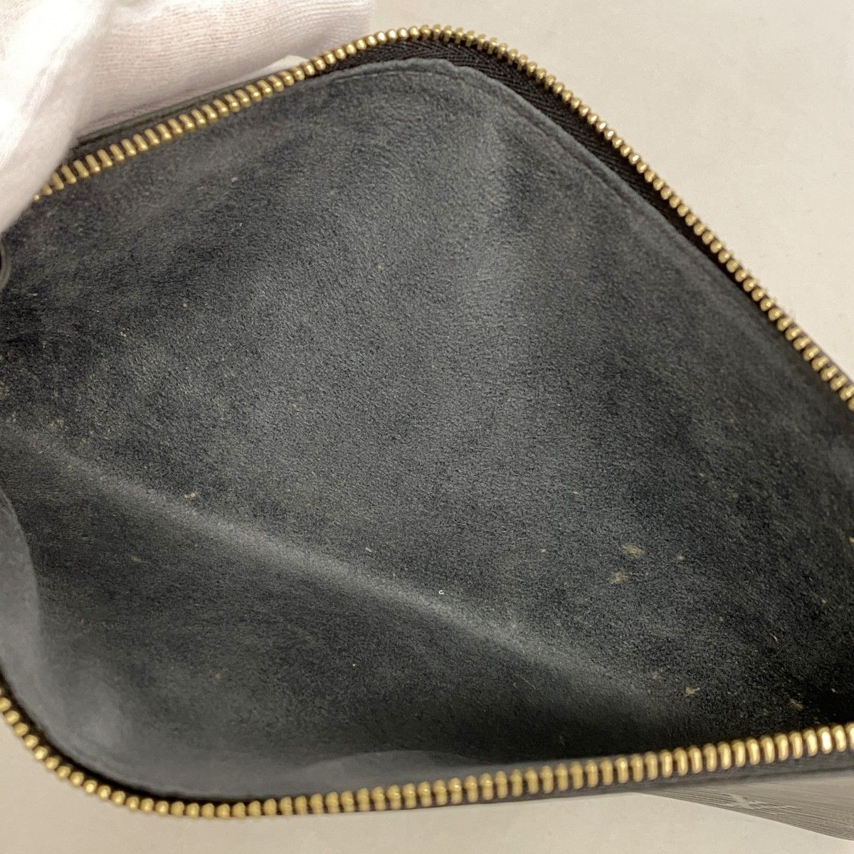 Louis Vuitton Pouch Epi Pochette Noir — view 4