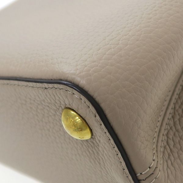 Louis Vuitton Capucines BB Messenger — view 4