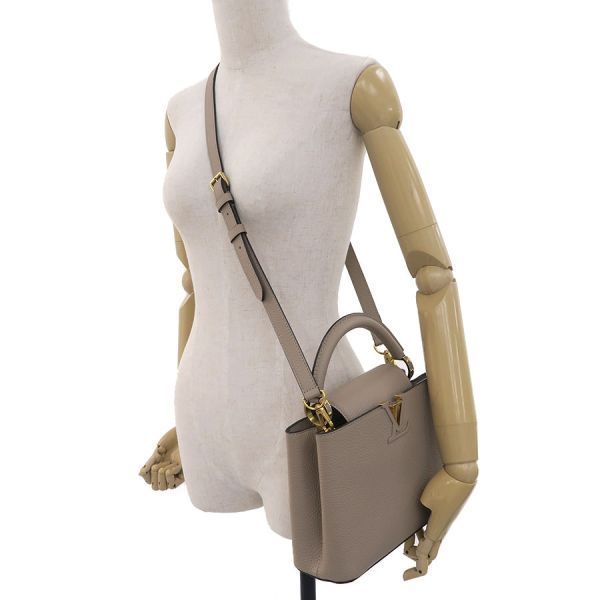 Louis Vuitton Capucines BB Messenger — view 9