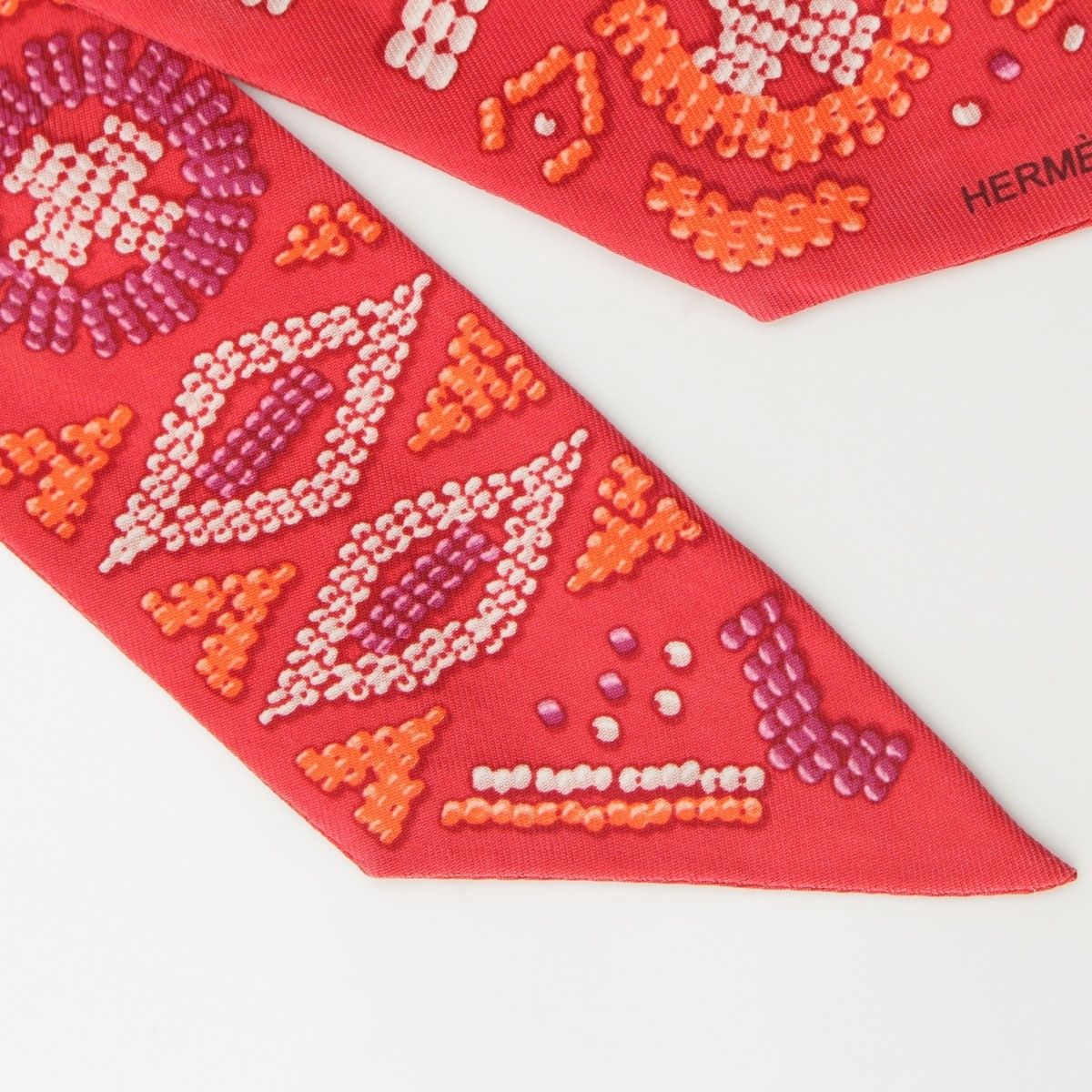 Hermes Twilly Kelly en Perles Silk Scarf — view 4