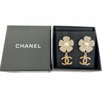 Chanel CC Logo Pearl Bijou Flower Earrings Gold — view 2