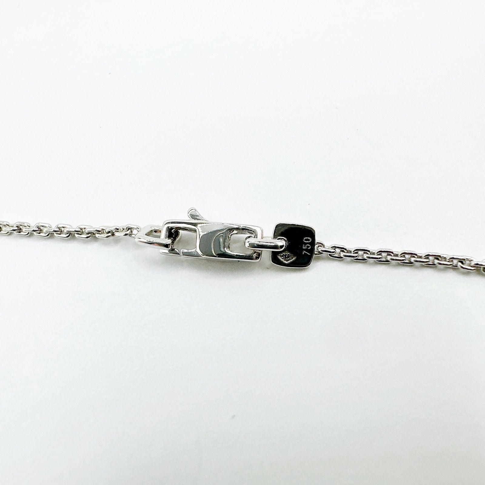 Louis Vuitton White Gold Necklace 39 cm — view 3