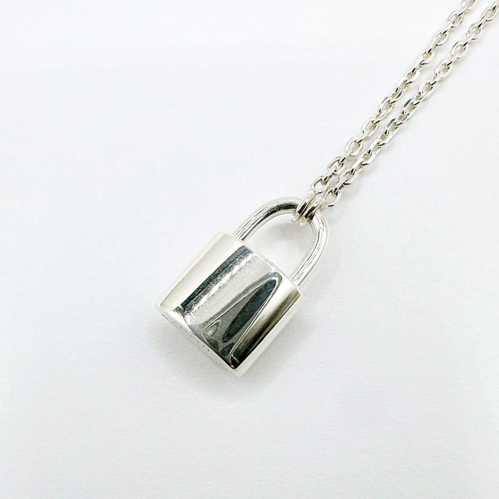 Louis Vuitton Lockit Silver Necklace 50 cm — view 2