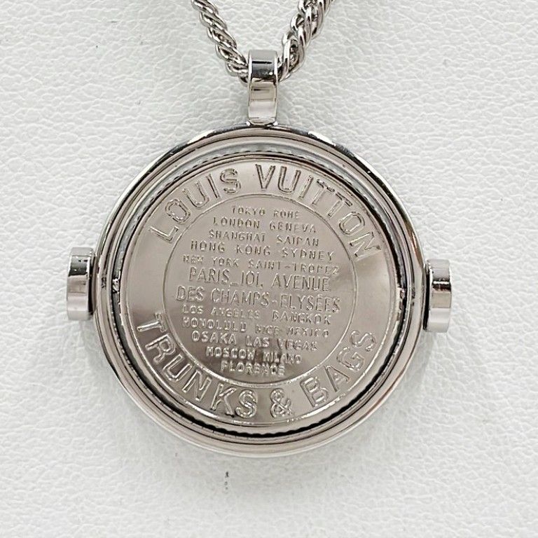 Louis Vuitton Necklace Collier Medallion Silver Metal — view 3
