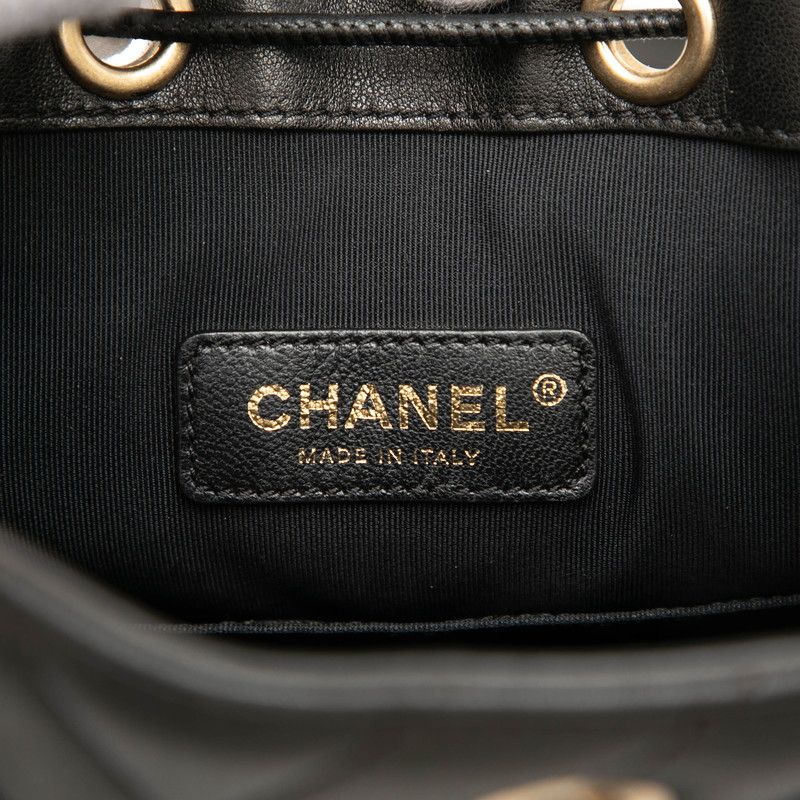Chanel Chez Blanc Stitch CC Logo Chain Shoulder Bag Black Lambskin — view 5