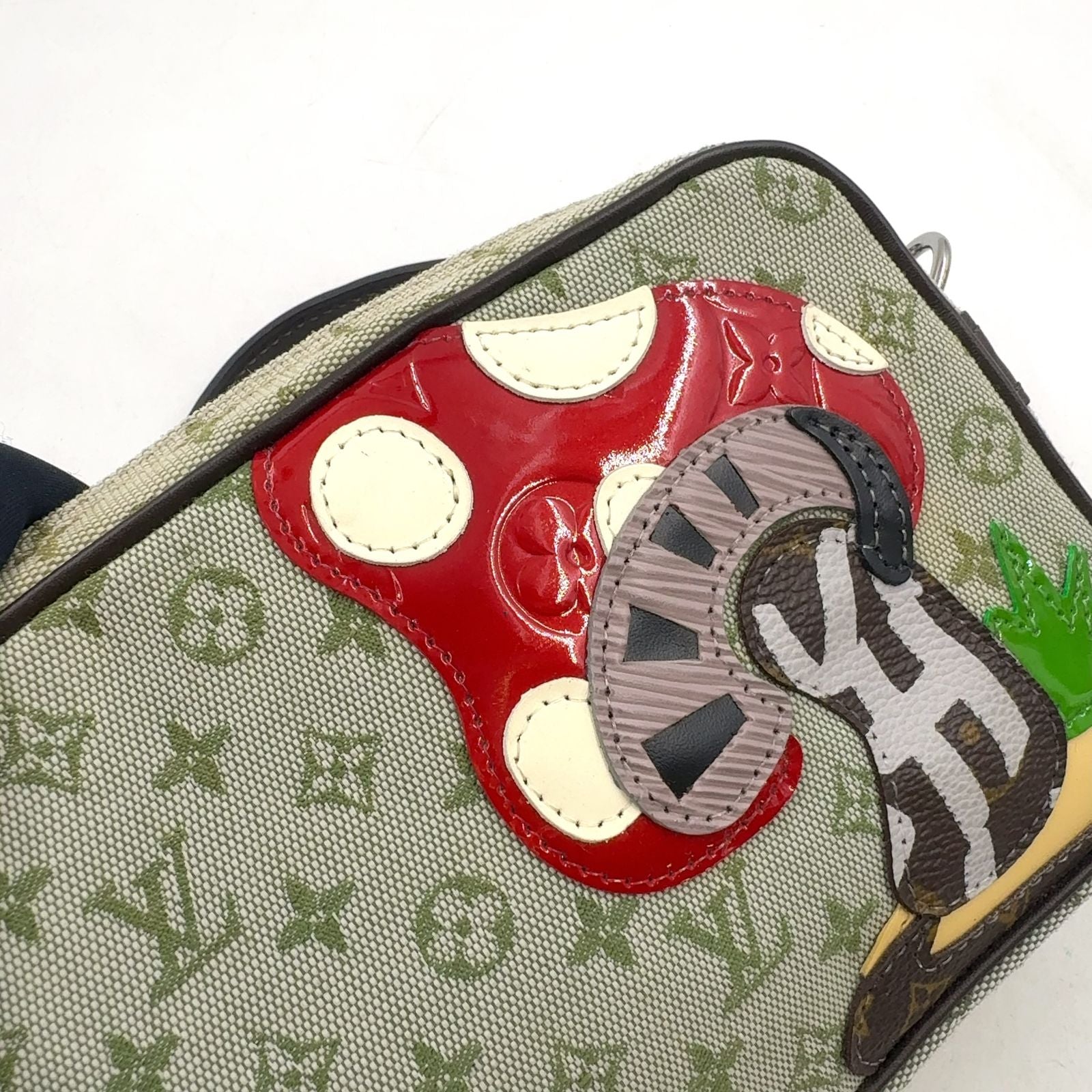 Louis Vuitton Pochette Comte de Fe Monogram Mini Khaki Leather Canvas Green — view 7