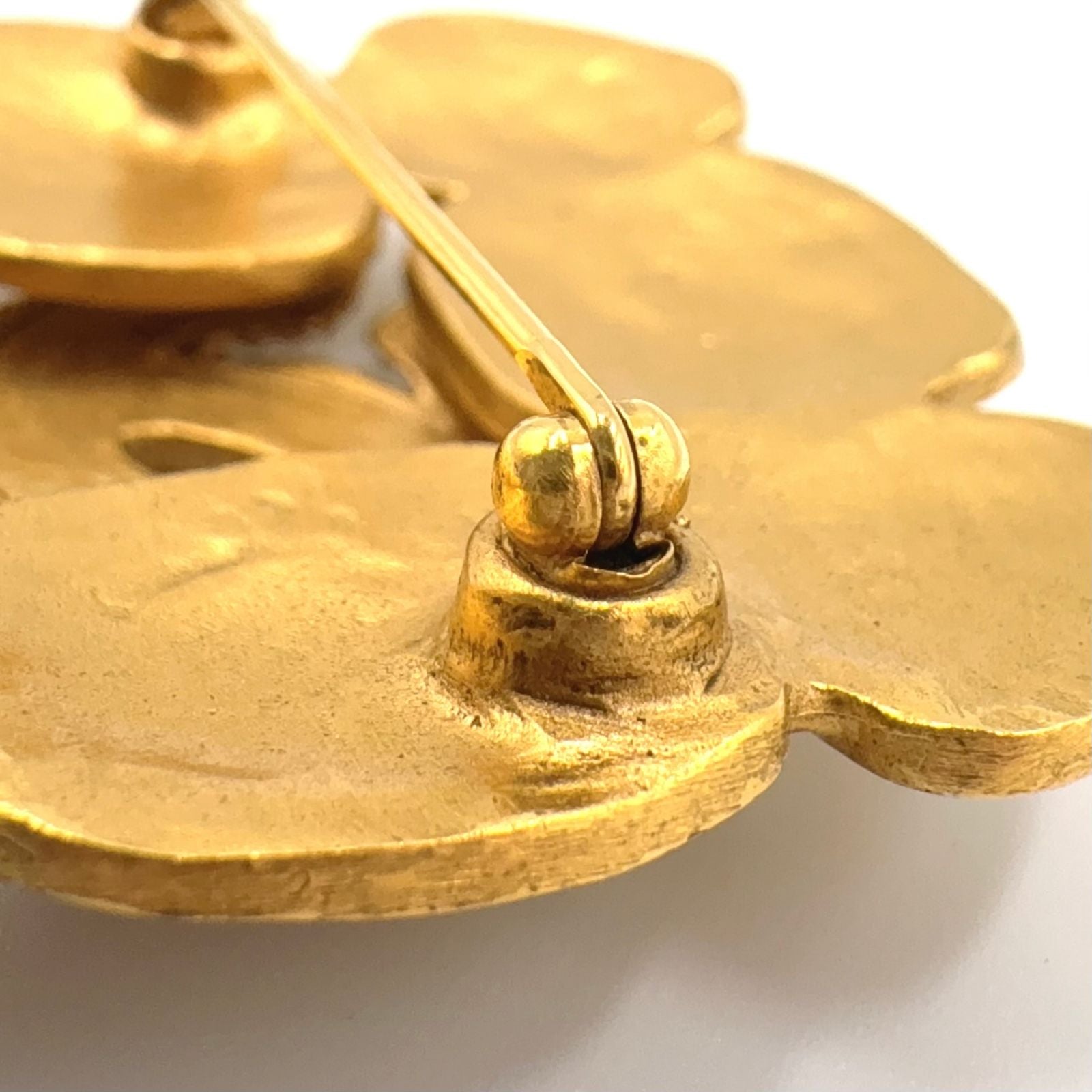 Chanel CC Logo Flower Motif Gold Plated Brooch — view 6