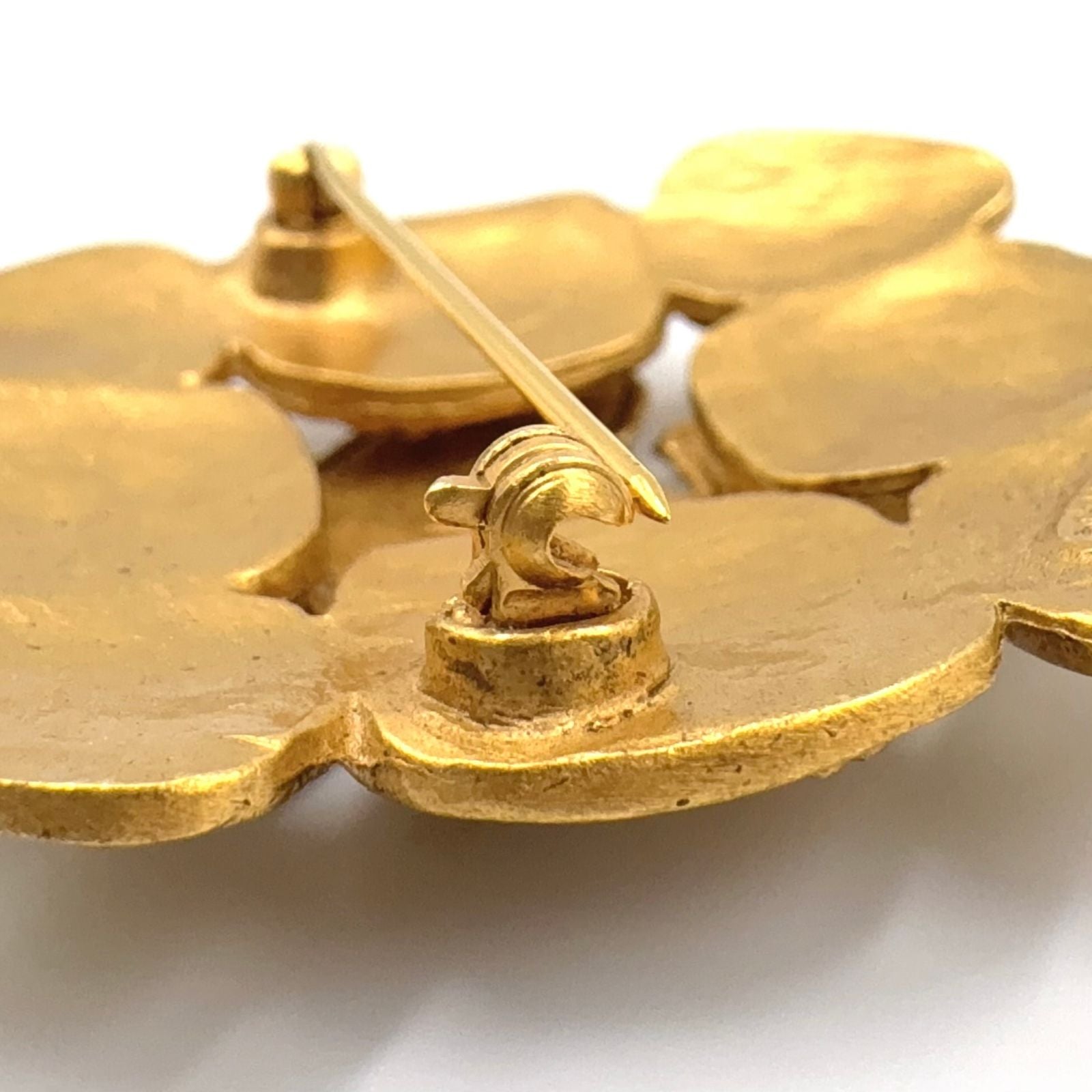 Chanel CC Logo Flower Motif Gold Plated Brooch — view 5