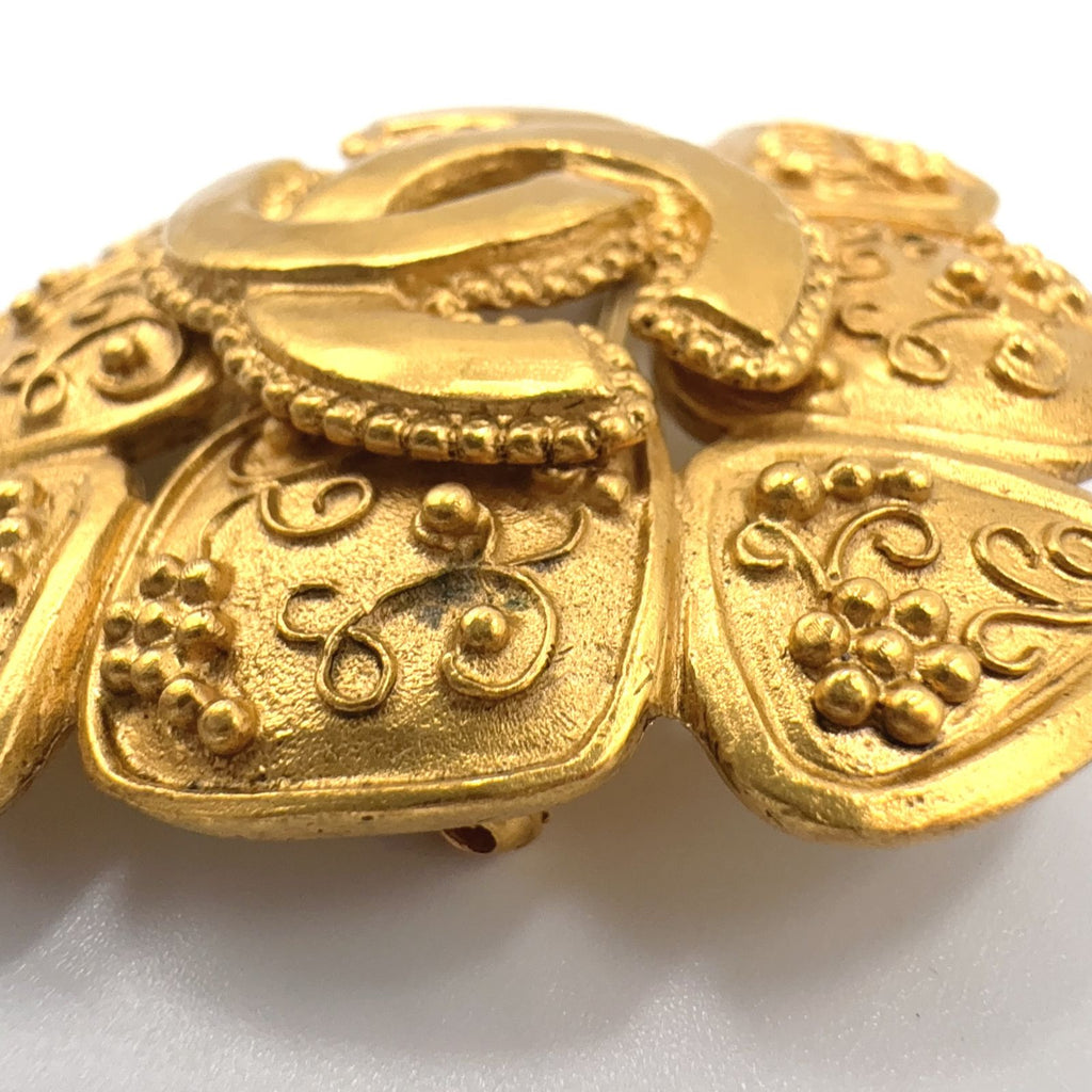 Chanel CC Logo Flower Motif Gold Plated Brooch — view 7