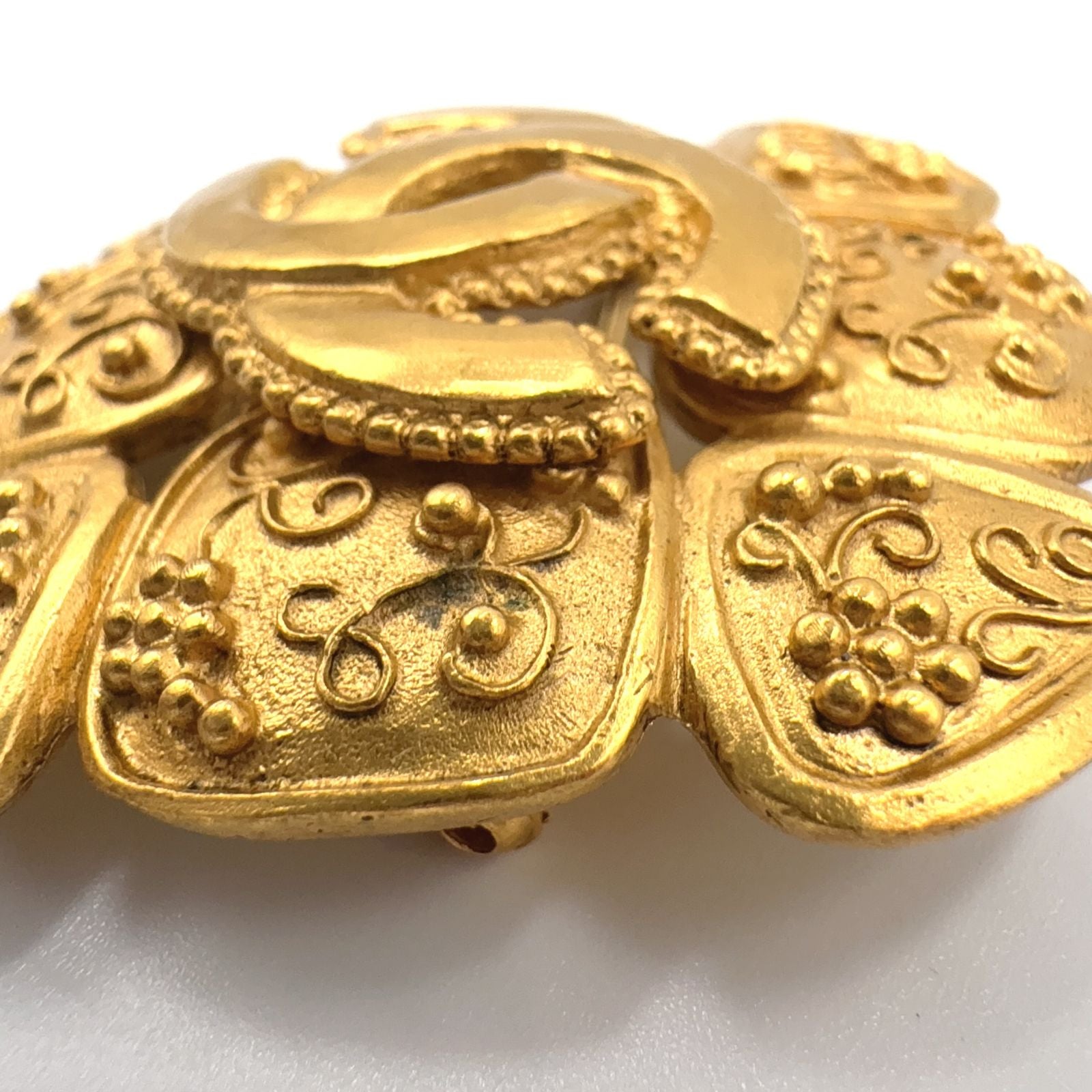 Chanel CC Logo Flower Motif Gold Plated Brooch — view 7