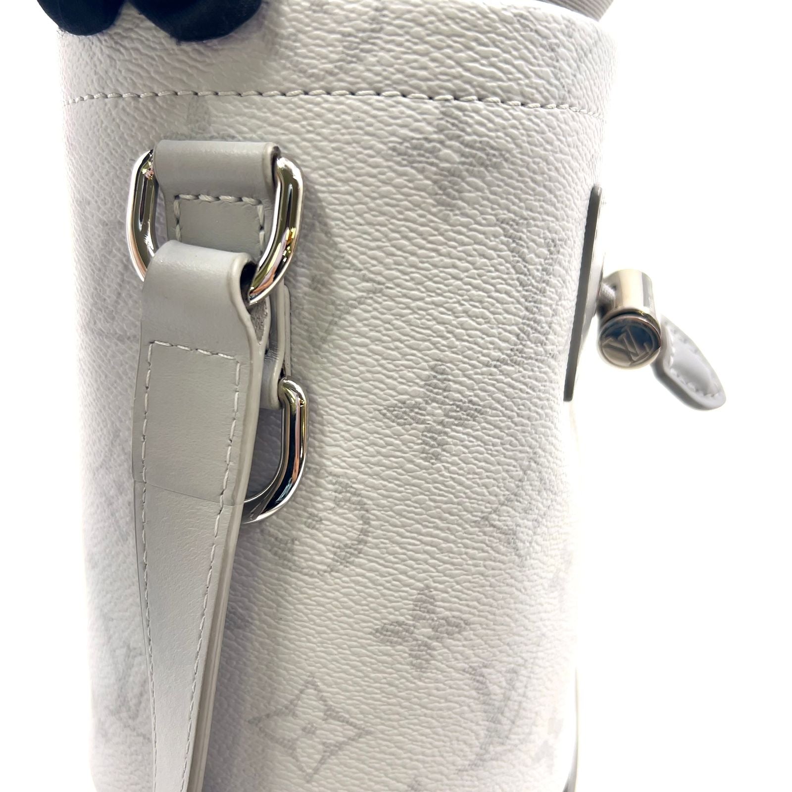 Louis Vuitton Choc Nano White Monogram Leather Gray Light Shoulder Bag Silver — view 7
