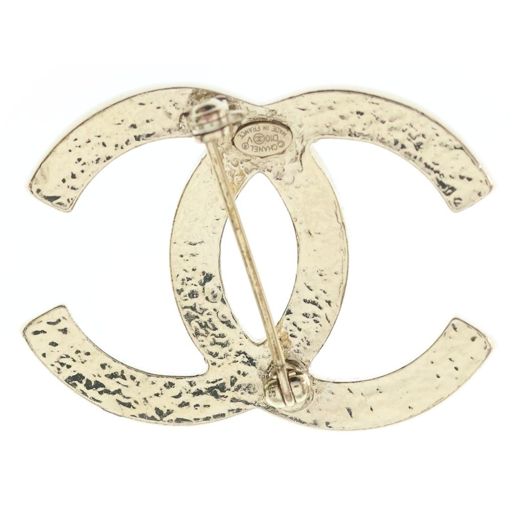 Chanel CC Logo Pearl Pin Badge Brooch White Gold — view 2