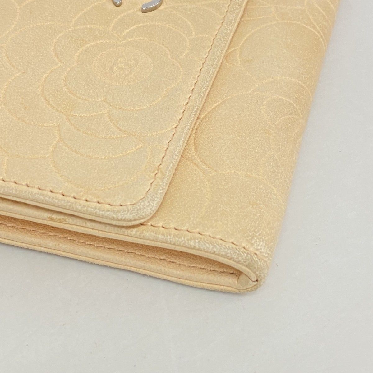 Chanel Wallet Camellia Lambskin Beige Silver — view 6