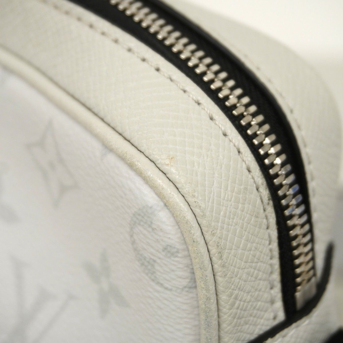 Louis Vuitton Shoulder Bag Taigarama Outdoor Messenger PM Antarctica — view 8
