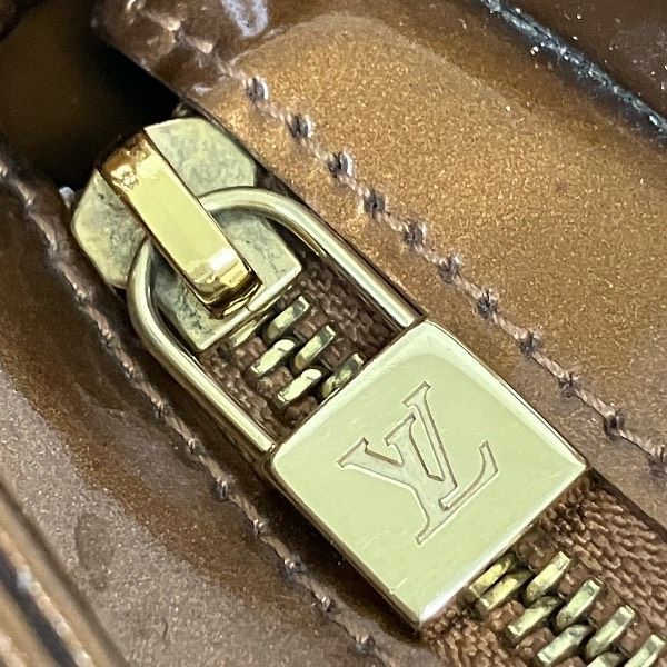 Louis Vuitton Monogram Vernis Houston Blanc Tote — view 6