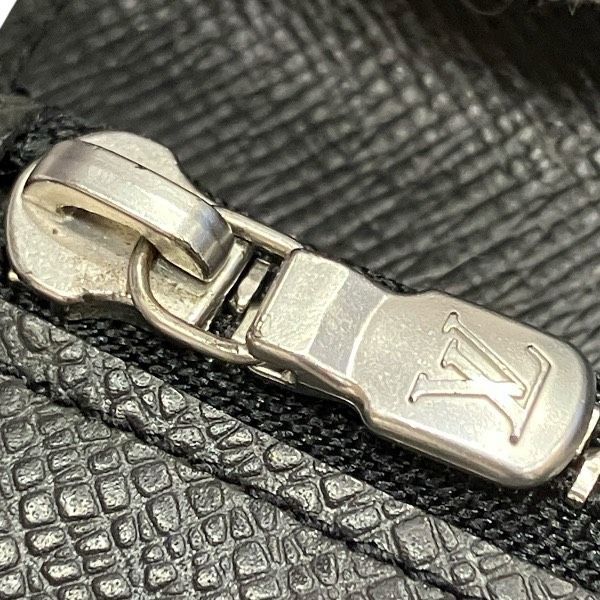 Louis Vuitton Taiga Portefeuille Accordion Initial Wallet Bifold — view 9