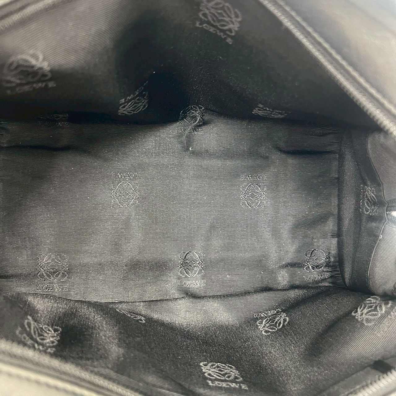 Loewe Vintage Amazona 28 Anagram Logo Leather Mini Boston Bag Black — view 9