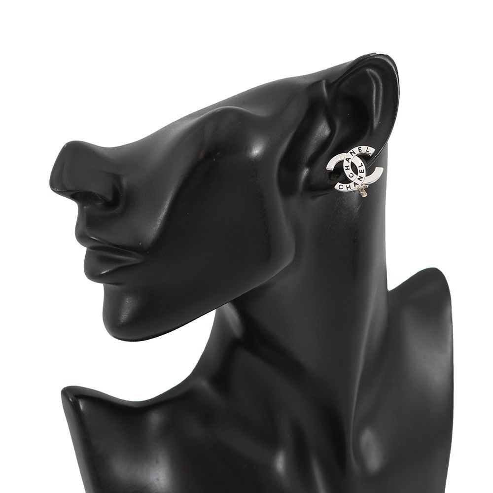 Chanel Earrings CC Logo Metal 98 a — view 4