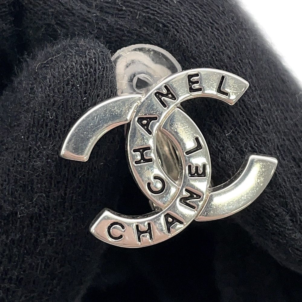 Chanel Earrings CC Logo Metal 98 a — view 5