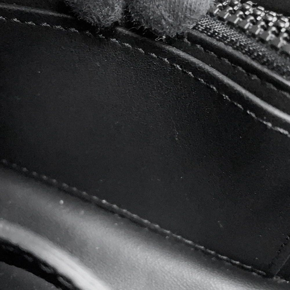 Louis Vuitton Matte Calf Leather Capucines East West Mini Bag 2-Way Black — view 9