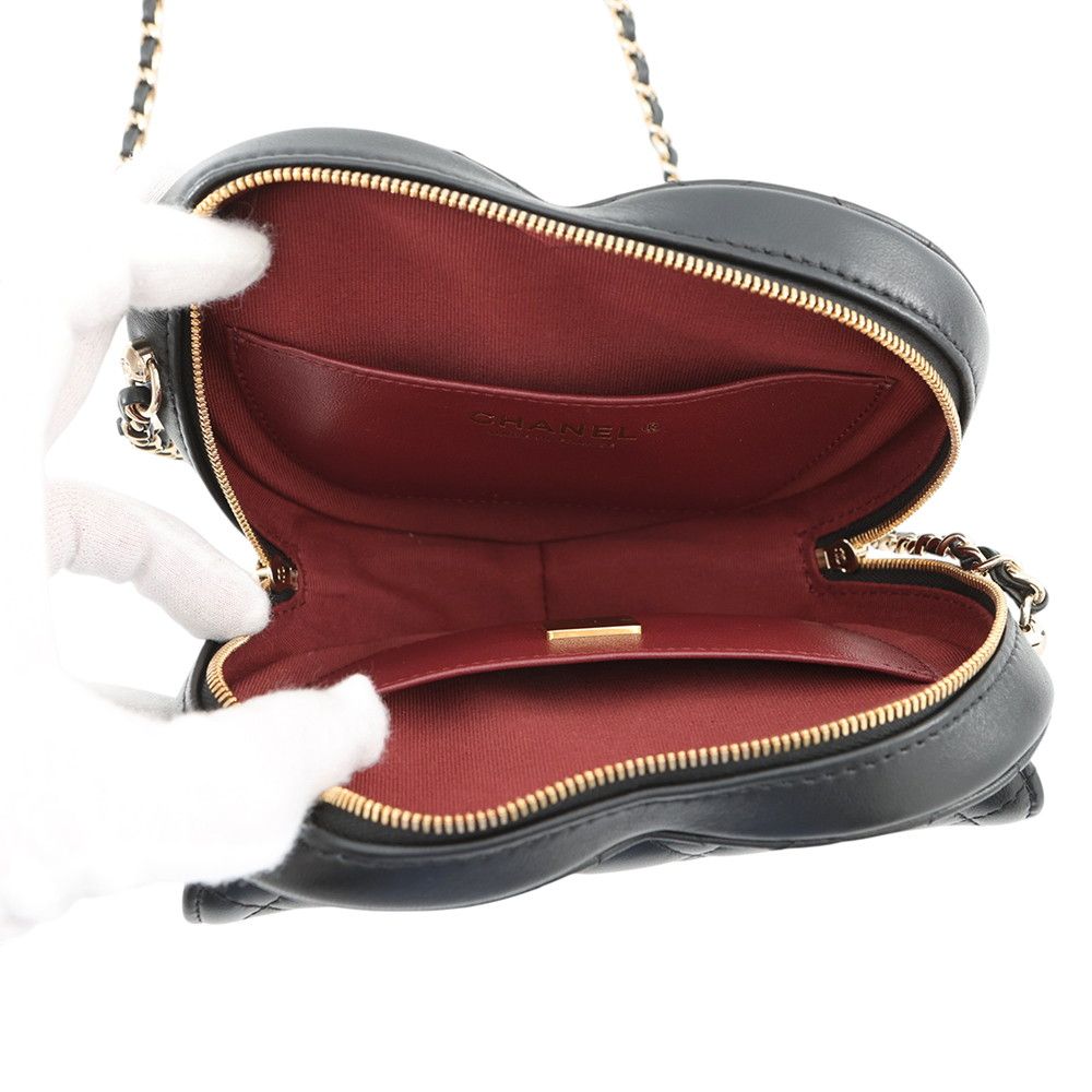 Chanel Chain Shoulder Bag Quilted CC Logo Heart — view 5