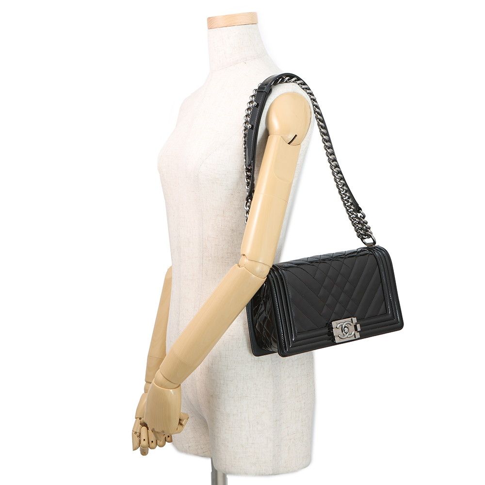 Chanel Chain Shoulder Bag Boy 25 Quilted CC Logo Patent Black — view 4