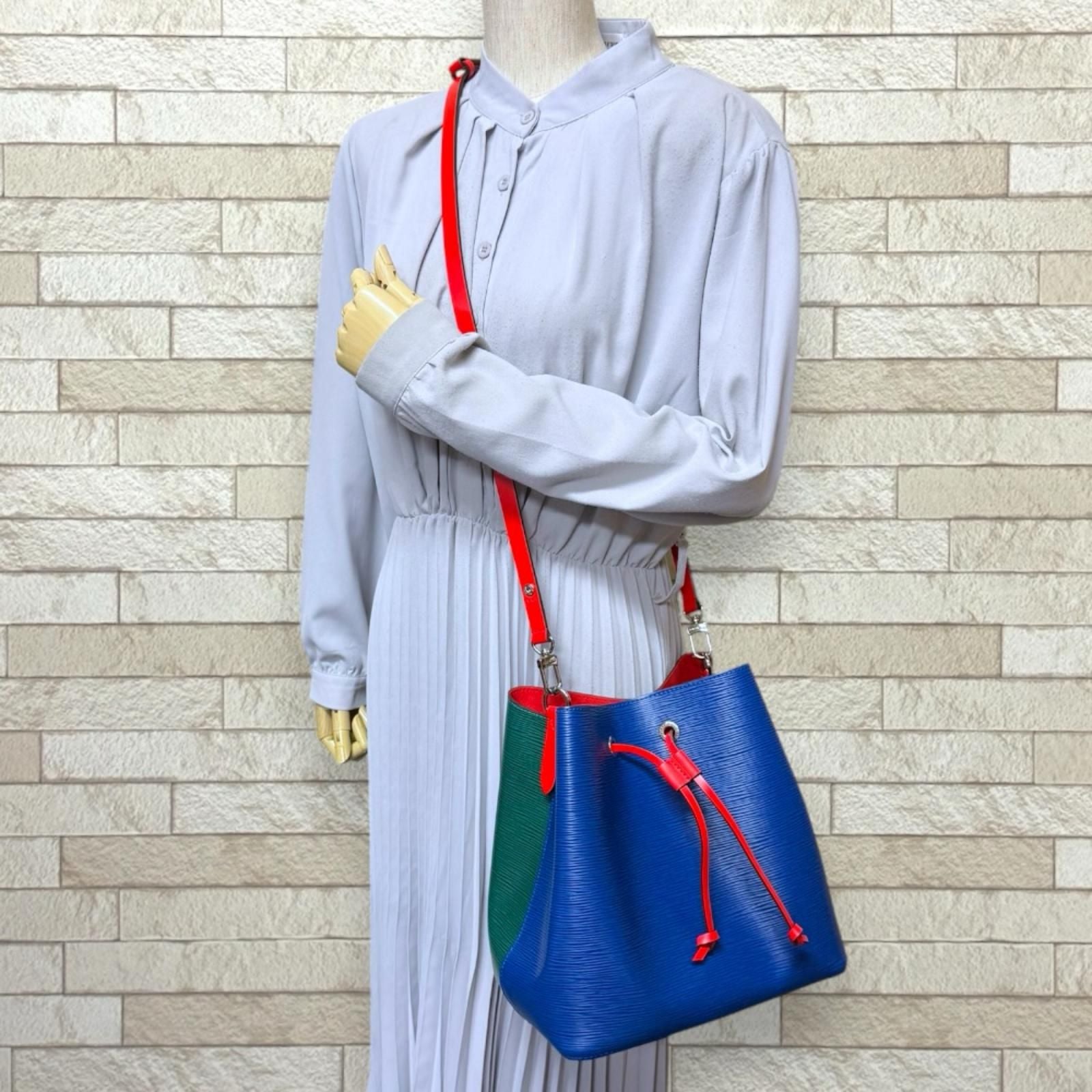 Louis Vuitton Neo Noe Tricolor Epi Shoulder Bag Blue — view 2