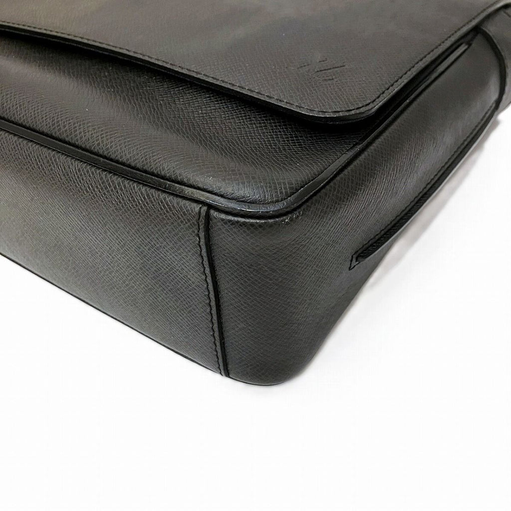 Louis Vuitton Romance Taiga Shoulder Bag Leather — view 8