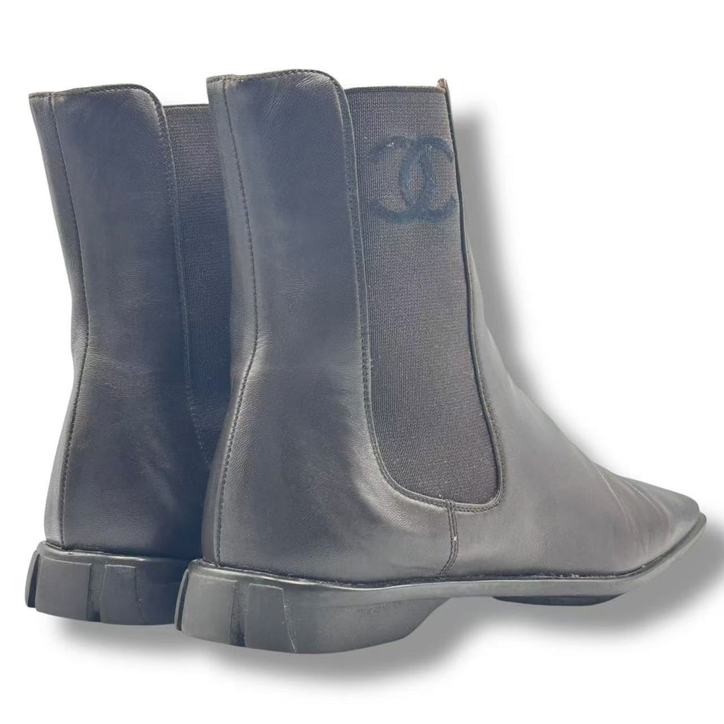 Chanel Short Boots Leather CC Logo Brown — view 7