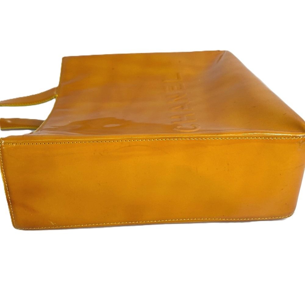 Chanel Shoulder Bag Logo Enamel Yellow — view 3