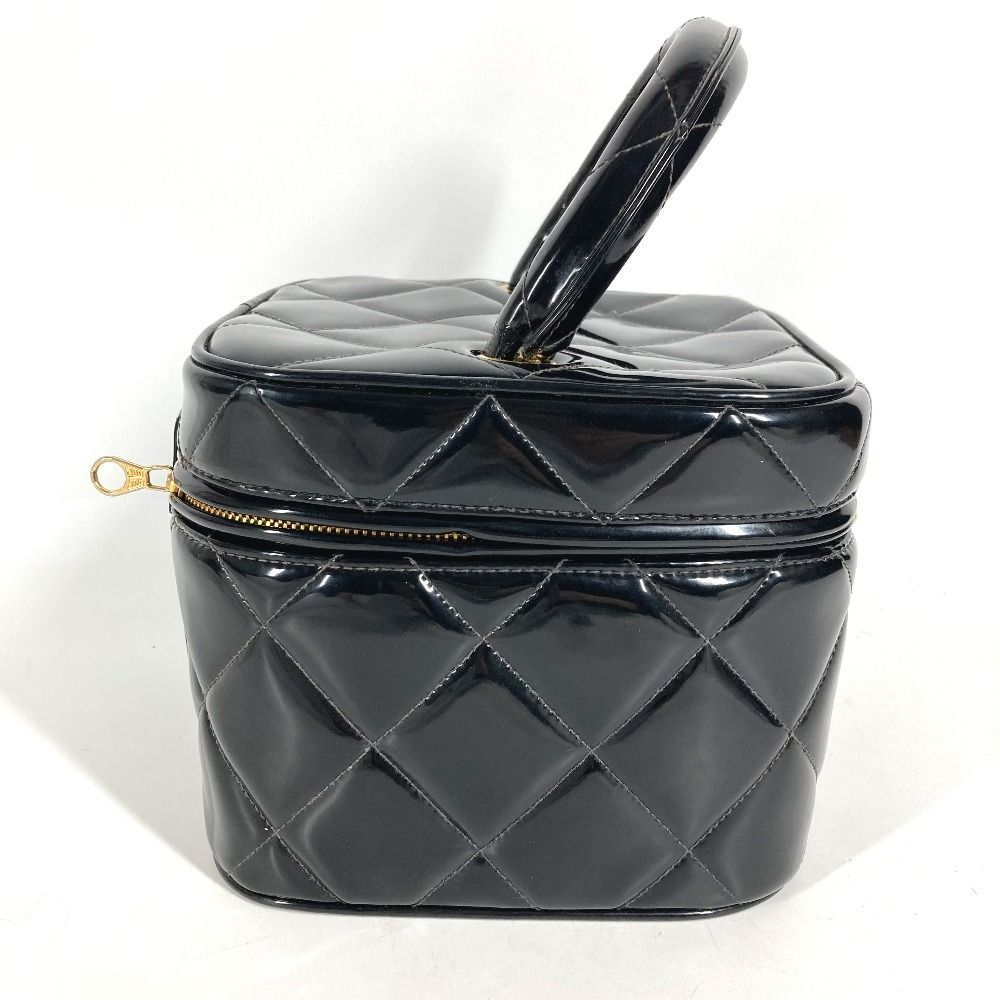 Chanel Handbag CC Logo Quilted Heart — view 4