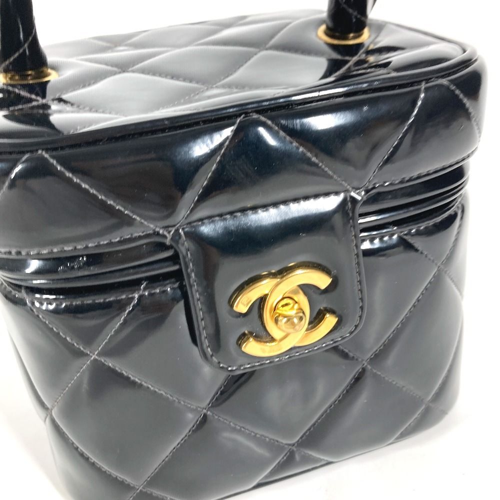 Chanel Handbag CC Logo Quilted Heart — view 5