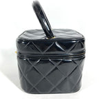 Chanel Handbag CC Logo Quilted Heart — view 2