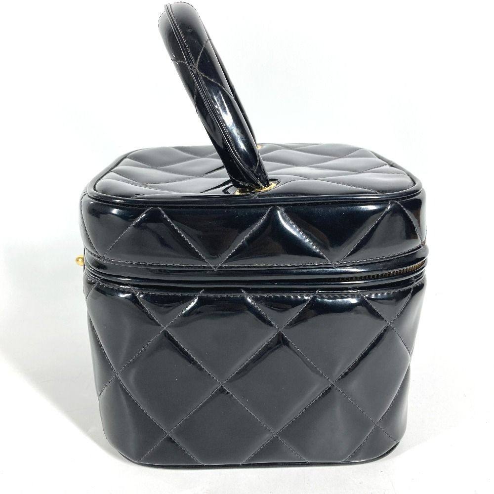 Chanel Handbag CC Logo Quilted Heart — view 2