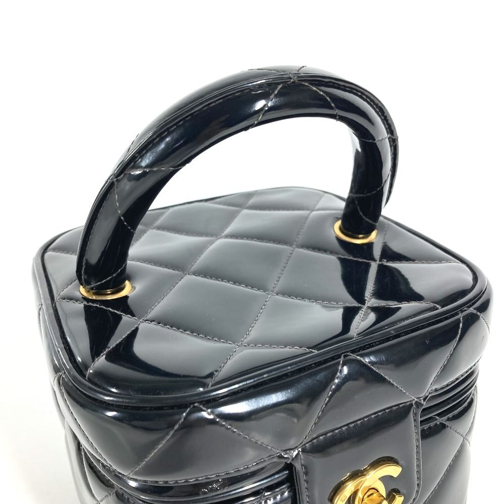 Chanel Handbag CC Logo Quilted Heart — view 7