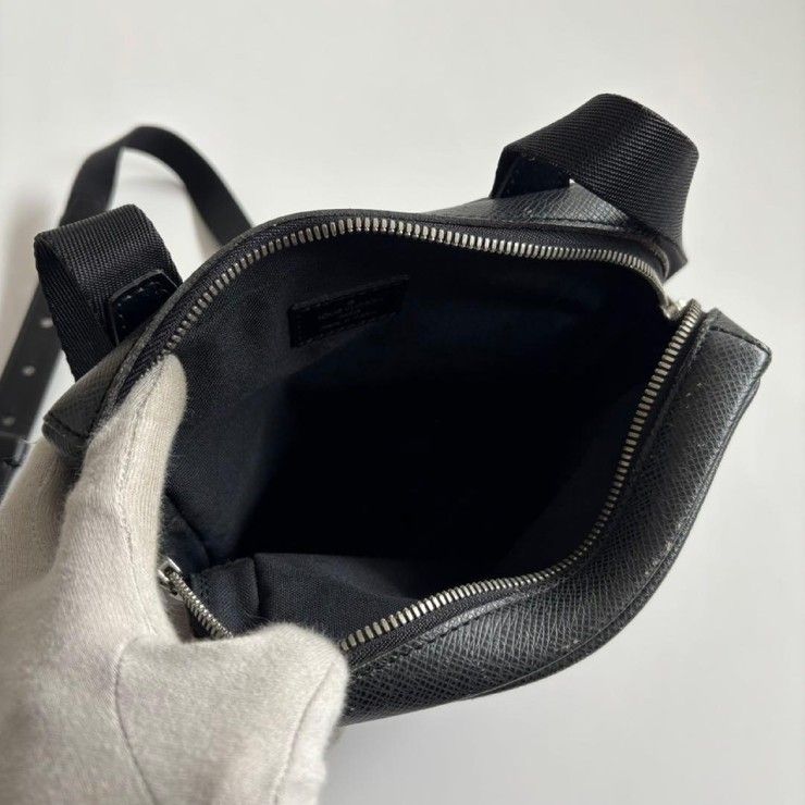 Louis Vuitton Shoulder Bag Sayan Ardoise Taiga Leather Nylon — view 4